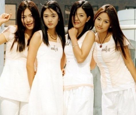 Fin Kl Kpop, 2000s Kpop, 90s Kpop, Korean Pop Group, Human Poses, Japanese Aesthetic, Music Fashion, Korean Pop, Divine Feminine