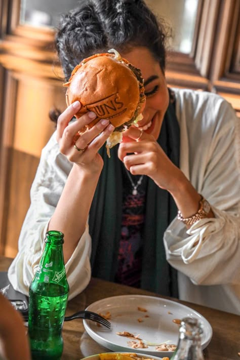 Burger Photo, Food Photography Composition, Instagram Feed Tips, Breakfast Burger, Food Photoshoot, Restaurant Photography, Gourmet Burgers, Burger Bar, Smash Burger