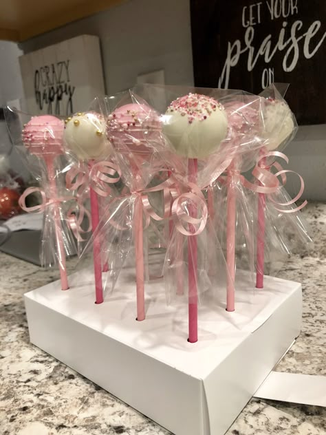 Cake Pop Packaging, Strawberry Cake Pops, Bake Sale Treats, Pink Cake Pops, Easy Baby Shower, Cake Pop Designs, Girly Birthday Party, Pop Baby Showers, Baby Shower Bbq