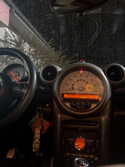 Mini Copper Interior, Mini Cooper Interior Accessories, Mini Cooper Aesthetic Interior, Mini Cooper Interior Ideas, Mini Countryman Interior, Mini Cooper Aesthetic, Cooper Aesthetic, Mini Cooper Interior, Mini Cooper Accessories