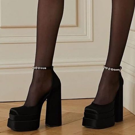 Formal Block Heels, Black Bridal Shoes, Platform Shoes Outfit Ideas, Black Heels Aesthetic, Black Heels Prom, Black Wedding Shoes, Pretty Heels, Heels Aesthetic, Dr Shoes