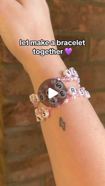 Taylor Swift Bracelets Diy Tutorials, How To Make A Wavy Bracelet, Era Bracelet Ideas, Taylor Swift Friendship Bracelet Tutorial, Taylor Swift Bracelet Ideas Tutorial, Taylor Swift Bracelet Tutorial, Taylor Swift Bracelets Tutorial, How To Make Taylor Swift Bracelets, Eras Tour Bracelet Ideas Lyrics