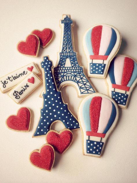 www.cakecoachonline.com - sharing...Paris cookies | Cookie Connection Parisian Cookies, Travel Cookies, Paris Cookies, بيتي فور, Patriotic Cookies, Balloon Glow, Cookies Decoradas, Cutout Cookies, Food Vegetarian