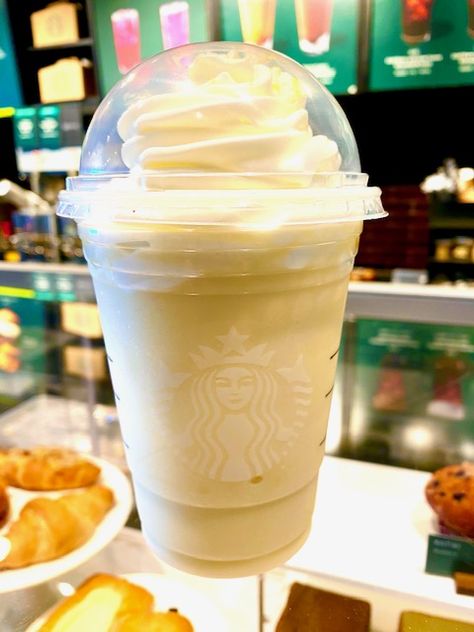 Starbucks Pina Colada, Pins Colada, Colada Drinks, Pina Colada Drinks, Greek Recipe, Starbucks Drinks Diy, Secret Starbucks Recipes, Pina Colada Recipe, Secret Starbucks Drinks