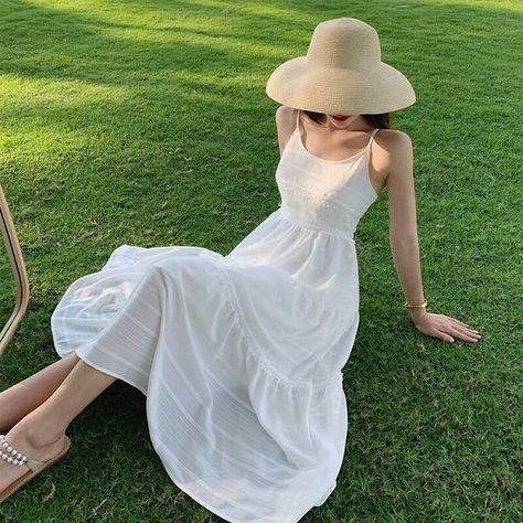 Summer Dress Outfits Casual, Dress Outfits Casual, White Dress Outfit, Korean Summer Outfits, 2021 Fashion Trends, Little White Dress, Casual White Dress, Going To The Beach, Long White Dress