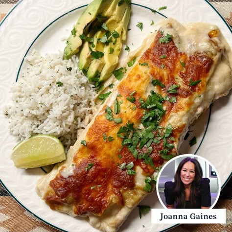 These Joanna Gaines Chicken Enchiladas Are Next Up for Dinner Joanna Gaines Recipes, Enchilada Ingredients, Taste Of Home Recipes, Enchilada Casserole, Enchilada Recipes, Mexican Foods, South Of The Border, Chicken And Dumplings, Chicken Enchiladas