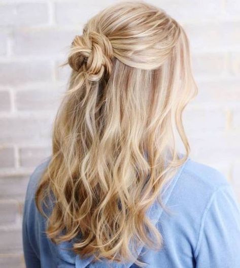 Great Hairstyles That You Can Do At Home - Society19 Casual Wedding Hairstyles, Half Bun Hairstyles, Super Easy Hairstyles, Half Updo, Back To School Hairstyles, Penteado Cabelo Curto, Casual Hairstyles, Half Up Hair, Half Up Half Down