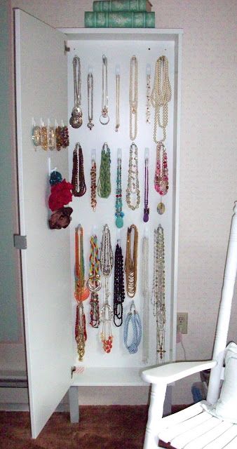 IKEA Hackers: Hide your jewelry storage behind a full length mirror (like a medicine cabinet for jewels)! You'll save space and reduce clutter #spacesaver #closet Closet Ikea, Ikea Pictures, Jewerly Organizer, Jewelry Closet, Ikea Mirror, Ikea Dresser, Medicine Cabinets, Ikea Hackers, Jewelry Organizer Diy