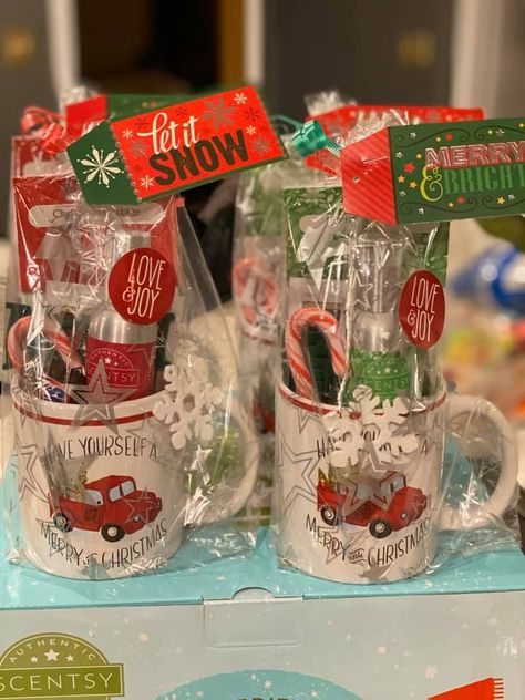 Christmas Mug Gift Ideas, Mug Christmas Gift Ideas, Homade Christmas Gifts, Christmas Gifts Diy Homemade, Diy Christmas Gifts For Friends, Christmas Food Gifts, Cheap Christmas Gifts, Mug Christmas Gift, Christmas Giveaways