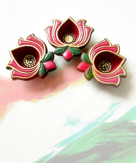 Lotus shaped Teracota diya Lotus Diya Painting, Lotus Diya Decoration, Diwali Clay Craft, Diya Panting, Diya Colour, Diya Colouring Ideas, Diy Diyas, Indian Handicrafts Decor, Diya Holder