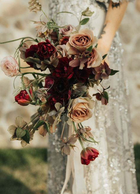 Antique Rose Bouquet, Antique Bouquet, Wedding Ideas On A Budget, Fall Wedding Ideas, Fall Wedding Flowers, Bouquet Design, Antique Wedding, Fall Wedding Colors, Green Wedding Shoes