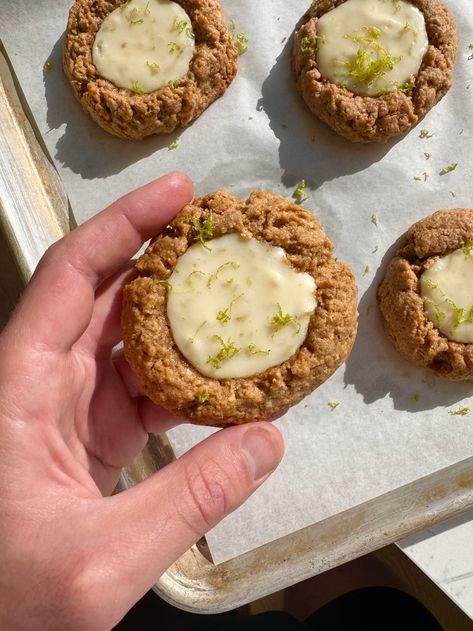 Key Lime Pie Cookies, Graham Cracker Cookie Dough, Key Lime Filling, Key Lime Cookies, Lime Cookies, Graham Cracker Cookies, Keylime Pie Recipe, Crumbl Cookies, Raspberry Cookies