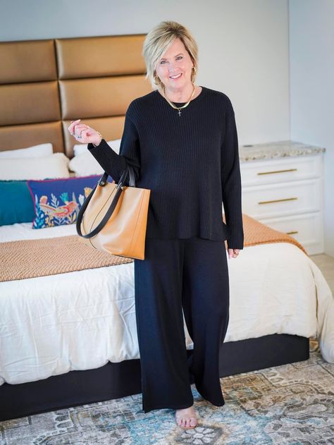 All black outfit from Eileen Fisher at Nordstrom 20 Eileen Fisher Style Inspiration, Eileen Fisher Outfits, Eileen Fisher Style Over 50, Corporate Style Women, Helen Mirren Style, Stylish Capsule Wardrobe, Midi Skirt Winter, Eileen Fisher Style, American Photography