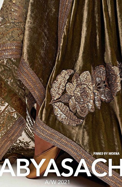 Sabyasachi Mukherjee - India 🇮🇳 Sabyasachi Velvet Saree, Sabyasachi Old Collection, Sabyasachi Embroidery Details, Sabyasachi Embroidery, Heavy Suits, Embroidery Shirt Men, Sabyasachi Mukherjee, Velvet Saree, Monday Outfit