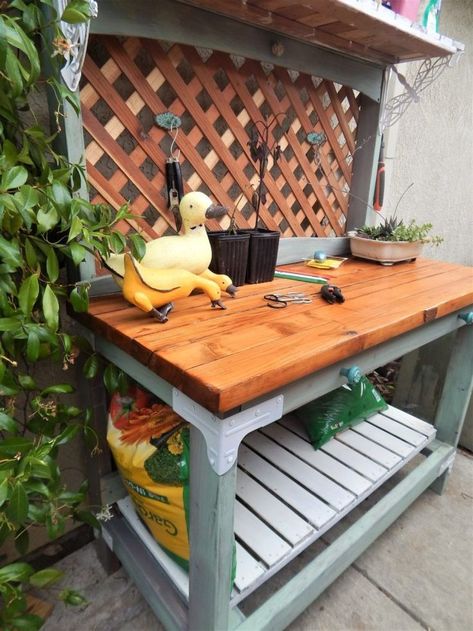 DIY: Building a Potting Bench with the Workbench Hardware Kit Outdoor Potting Bench Ideas, Potting Table Ideas, Diy Potting Table, Outdoor Workbench, Garden Workbench, Potters Bench, Garden Potting Table, Potting Benches Diy, Potting Shed Ideas