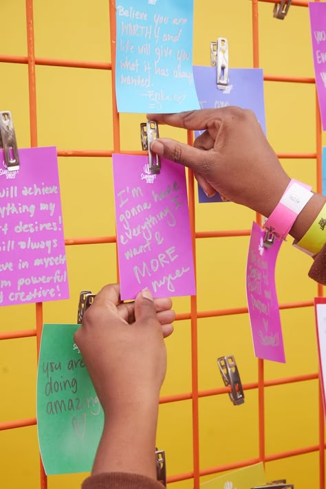 Attendees could also write down their goals and other inspirational messages, and clip them to a wall for others to see. Photo: Stephon Williams Community Board Ideas Display, Interactive Tabling Event Ideas, Teen Graphic Design, Photo Wall Party, Interactive Wall Design, Photo Exhibition Ideas, Art Exhibition Display, Interactive Exhibition Design, Feedback Wall