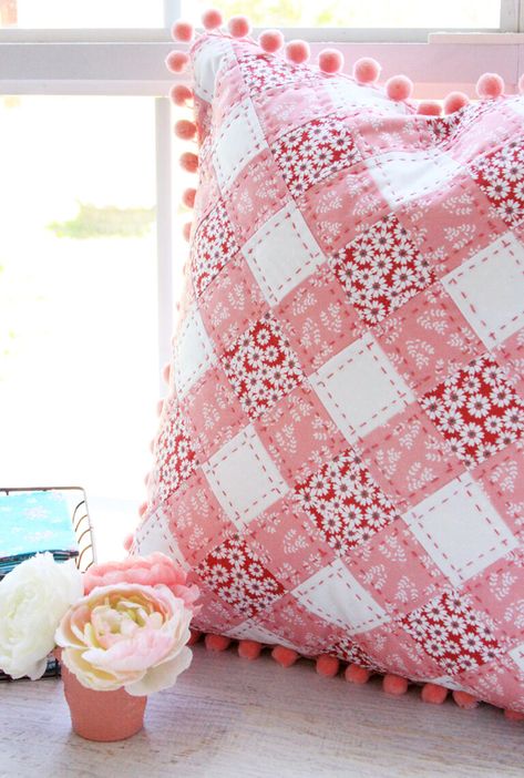 Gingham Quilt, Crochet Cushion Pattern, Quilted Pillow Covers, Patchwork Cushion, Pretty Pillow, Patchwork Pillow, Patchwork Quilt Patterns, Sewing Pillows, Crochet Cushions