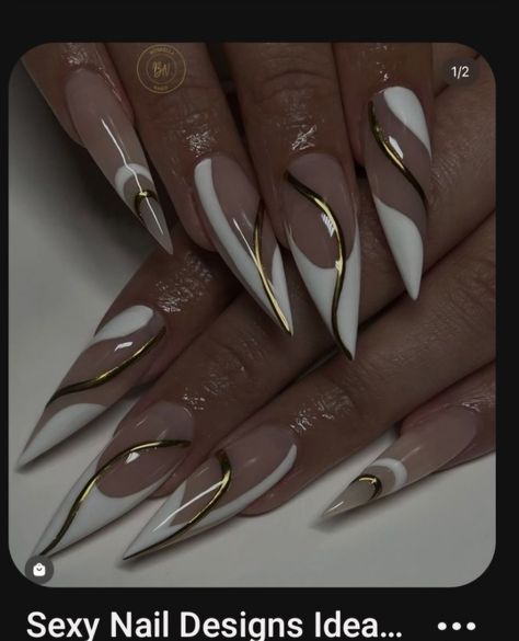 Stiletto Christmas Nails Designs, Black Christmas Nails Stiletto, Christmas Nails White And Gold, White And Gold Christmas Nails, Nails Designs Unique, Unique Black And Gold Nails, Black And White Stiletto Nails Design, Stiletto Christmas Nails, Black And Gold Long Acrylic Nails