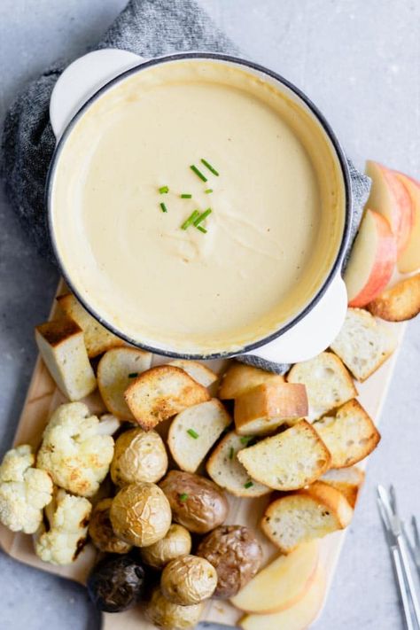 Vegan Cheese Fondue Vegan Cheese Fondue, Dairy Free Cheese Recipe, Vegan Fondue, Best Cheese Fondue, Easy Cheese Fondue, Processor Recipes, Fondue Recipes Cheese, Pizza Roll, Dairy Free Cream Cheese