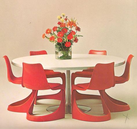 A modern round dining table in white with red flowers and 6 red Steen Ostergaard designed chairs around it Red Round Dining Table, Modern Round Dining Table, Gae Aulenti, Round Dining Table Modern, Furniture Ads, Danish Furniture Design, Indoor Chairs, Red Table, Danish Furniture