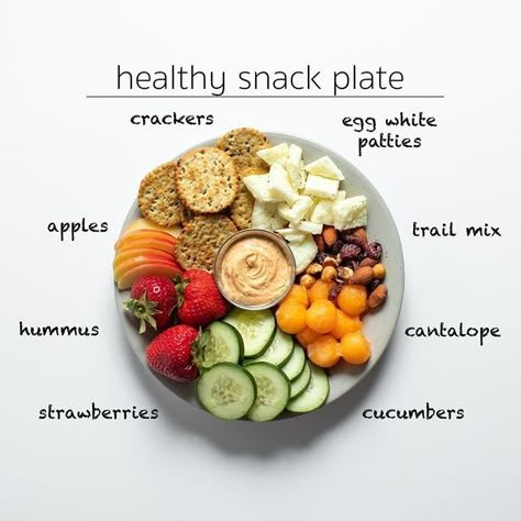 Healthy snack plate perfect for outdoor picnics, BBQs, and movie nights! What's on your dream snack plate? ⠀ ⠀ snack inspo from… Healthy Snacks Platter, Healthy Snack Platters, Snack Plate Lunch Ideas, Veggie Snack Plate, Balanced Snack Plate, Low Calorie Snack Plate, Healthy Plate Ideas, Vegan Snack Plate, Healthy Snack Plate Ideas