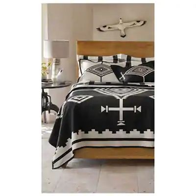 Western Bedroom, Queen Blanket, Patterned Bedding, Inspire Me Home Decor, Southwestern Decorating, Bed Sets, Western Decor, My New Room, Bed Blanket