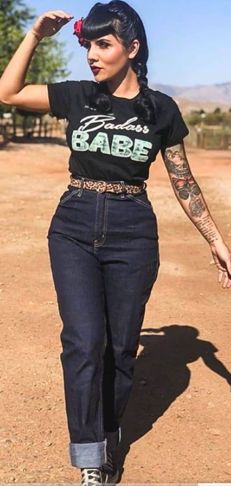 Gothabilly Outfits, Gothabilly Aesthetic, Punk Wardrobe, Rockabilly Fashion Outfits, Rockabilly Jeans, Stile Pin Up, Rockabilly Looks, Pin Up Looks, Rockabilly Girl