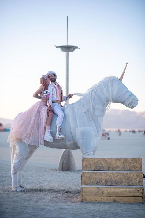 Burning Man Wedding Dress, Festival Wedding Outfit, Burning Man Wedding Theme, Burning Man Wedding, Burning Man Themed Wedding, Burning Man Bike Ideas, The Burning Man Festival, Burning Man Bike, Burning Man Art Car