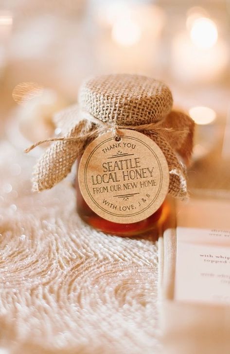 Alcohol Wedding, Honey Jar Wedding Favors, Desain Merek, Succulents Wedding, Wedding Favour Jars, Wedding Coasters Favors, Wedding Reception Favors, Honey Wedding Favors, Creative Wedding Favors