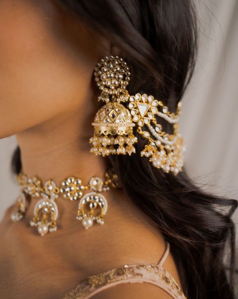 RJS&Company Ltd. on Instagram: “Safe to say we’ve perfected the art of a dramatic look in a minimalist fashion ✨ Pair our MEHR Earrings with our DRAMA MAMA Saharey for…” Bridal Jewelry Sets Brides, Indian Bridal Jewelry, Indian Wedding Jewelry Sets, Neck Pieces Jewelry, Silver Jewelry Accessories, Pretty Jewelry Necklaces, Royalty Aesthetic, Headband Jewelry, Indian Jewellery Design Earrings