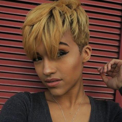 Blonde Pixie For Black Women Pixie Cut With Highlights, Dunner Wordend Haar, Hair Colorful, Cut Life, Easy Hairstyles For Medium Hair, Sassy Hair, Hairstyle Gallery, Penteado Cabelo Curto, Short Pixie Haircuts