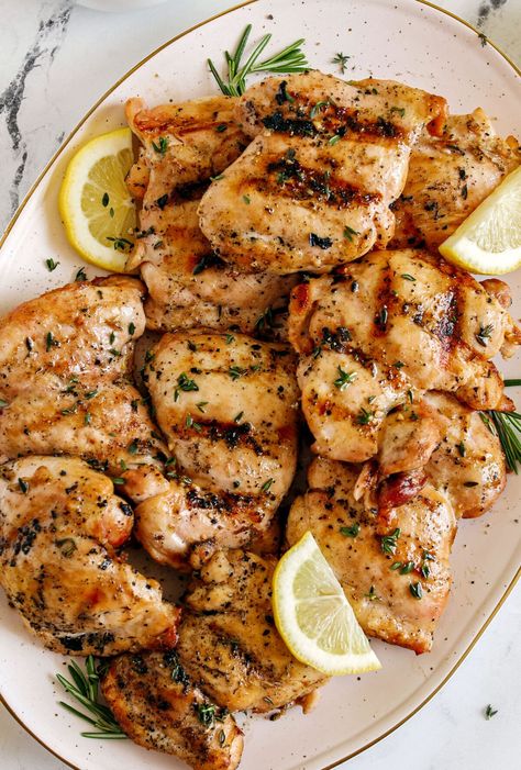 Lemon Herb Grilled Chicken - Eat Yourself Skinny Healthy Dinner Recipes Grilled Chicken, Simple Healthy Chicken Dinner, Heathly Meal, Healthy Grilled Meals, Whole Food Chicken Recipes, Low Carb Chicken Meals, Grill Dinner, Chicken Breast Grilled, Paleo Grilled Chicken Recipes