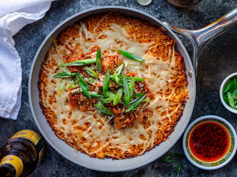 Cheesy Gochujang Skillet Fried Rice - Eat Figs, Not Pigs Skillet Fried Rice, Gochujang Rice, Vegan Rice Dishes, Vegan Cajun, Kimchi Rice, Vegan Tortilla Soup, Drink Vodka, Garlic Fried Rice, Korean Side Dishes