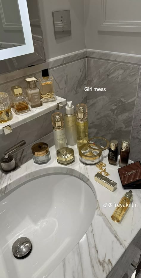 Vanity Goals, Perfume Inspiration, Black And Gold Aesthetic, Brown Acrylic Nails, Luxury Lifestyle Aesthetic, Beauty Vanity, Lifestyle Aesthetic, Gold Aesthetic, Perfume Scents