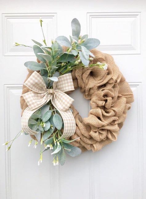 Picture Wreath, Coop Decor, Sunflower Burlap Wreaths, Couronne Diy, Spring Burlap Wreath, Farmhouse Wreaths, Burlap Mesh Wreath, Burlap Ideas, Farmhouse Style Wreath