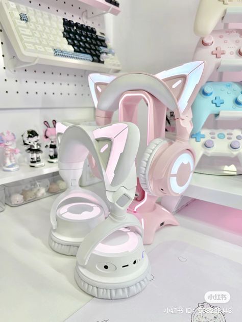 cute pink cat kawaii yowu Yowu Cat Headphones, Cat Gaming Setup, Girly Gadgets, Kawaii Gaming Setup, Gaming Room Setup Bedrooms, Led Lights Bedroom Aesthetic, Girly Items, Sanrio Room, Cat Headphones