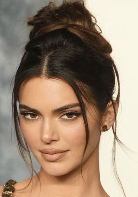 Old Money Makeup, Hairstyles And Colors, Celebrities Hairstyles, Makeup 2023, High Bun, Strong Female, Female Celebrities, Hairstyles For Long Hair, Wedding Hairstyles For Long Hair