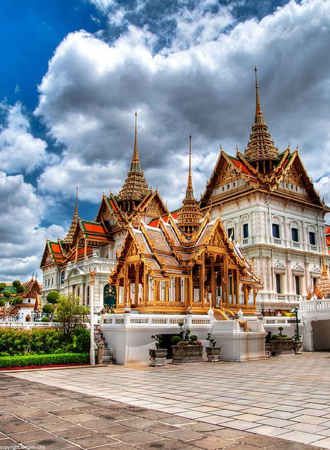 palais royal - Bangkok   by romvi. Grand Palace Bangkok, Puerto Princesa, Thailand Trip, Grand Palace, The Royal Palace, Travel Thailand, Phnom Penh, London Eye, Royal Palace