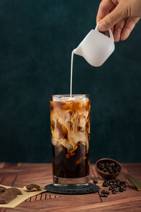 Both cold brew and iced coffee are perfect ways to cool down and enjoy the delicious taste of coffee. But what’s the difference between these two tempting drinks? Let’s find out! Cold Brew Coffee Aesthetic, Cold Brew Aesthetic, Cold Coffee Aesthetic, Iced Protein Coffee, Coffee Shoot, Coffee Shot, Cold Coffee, Brew Coffee, Cold Brew Coffee