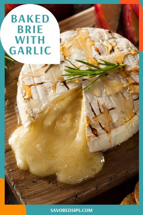 Baked brie spilling out Garlic Baked Brie, Homemade Appetizer, Holiday Party Ideas, Brie Recipes, Mind Diet, Deep Fried Food, Bar Food, Baked Garlic, Brie Cheese