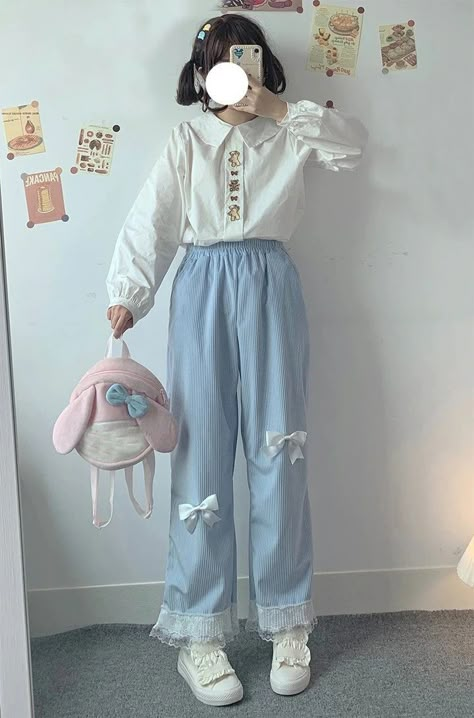 Basic Kawaii Outfits, Kawaii Outfit Jeans, Kawaii Style Aesthetic, Kawaii Comfy Outfits, Kawaii Clothes Winter, Masculine Kawaii Outfits, Kawaii Pants Outfit, Girly Outfits With Pants, Kawaii Masc Outfits