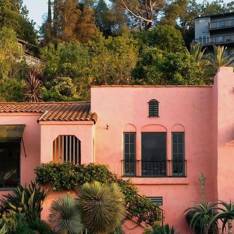 🌿Jungalow® on Instagram: "@samarnesonhome just listed this pretty in pink home and whew! It’s making me want to get out the pink paint!! Would you paint your house pink!?!" Pink Stucco House, Pink Spanish House, Pink House Exterior, Arizona History, Paint Your House, Stucco Homes, Pink House, Spanish House, Pink Paint