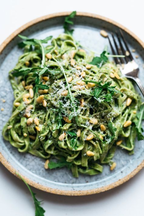 Pesto Pasta Vegan, Juice Recipes For Kids, Kale Pesto Pasta, Kale Pasta, Pasta Pesto, Kale Pesto, Avocado Pesto, Healthy Juice Recipes, Ginger Recipes