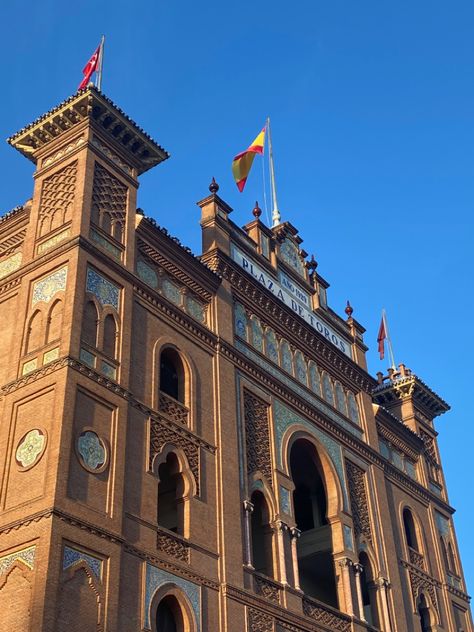 School In Spain Aesthetic, Madrid In Autumn, University Of Barcelona Spain, Spanish University Aesthetic, Spain College Aesthetic, Spain University Aesthetic, Europe University Aesthetic, Exchange Student Aesthetic Spain, Study In Spain