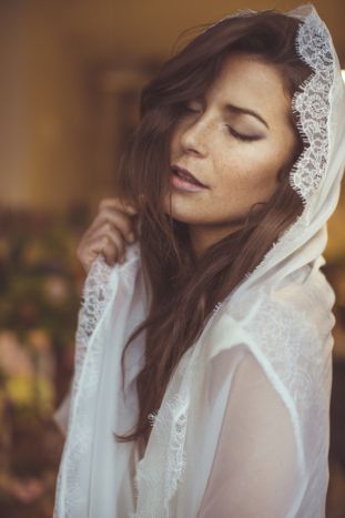 Bride with a Veil | Camille Marciano for Junophoto | Bridal Musings Wedding Blog 40 Wedding Arch Tulle, Rustic Blush Wedding, Boho Veil, Wedding Favors For Men, Boho Veils, Ivory Bridal Gown, Folk Wedding, Wedding Day Schedule, Parisian Wedding