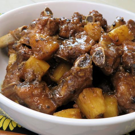 Pineapple Pork Ribs Filipino Ribs Recipe, Pineapple Spare Ribs Recipe, Pork Pineapple Recipes, Filipino Pork Ribs Recipe, Pineapple Ribs Recipe, Filipino Party Food, Pineapple Ribs, Easy Pork Ribs, Sweet And Sour Spareribs