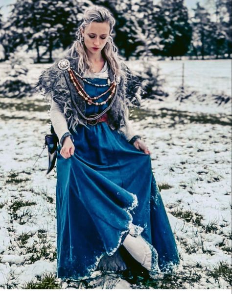 Blue Viking Dress, Nordic Clothing Style, Nordic Clothing, Viking Warrior Woman, Viking Dress, Viking Costume, Viking Women, Viking Woman, Viking Warrior