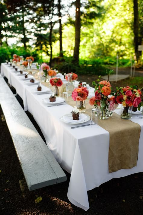 Outdoor Wedding Decoration Ideas Summer | Decorate the wedding tent with bunting in pastel shades for w ... Flowers In Vases, Deco Champetre, Tafel Decor, Burlap Table Runners, Wedding Tent, Outdoor Wedding Decorations, Wedding Table Decorations, Long Table, Wedding Table Settings