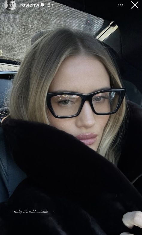 Glasses Outfit, Rosie Huntington, Huntington Whiteley, Rosie Huntington Whiteley, Minimal Chic, Cat Eye Glasses, Womens Glasses, Dolce & Gabbana, Eye Glasses