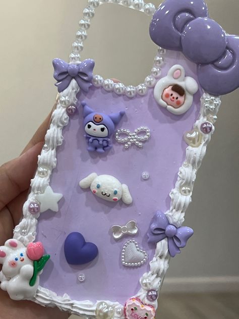 decoden kuromi sanrio purple aesthetic phone case decode Deco Cream Phone Case Sanrio, Kuromi Phone Case Diy, Decoden Phone Case Purple, Purple Phone Case Ideas, Decoden Phone Case Aesthetic, Decoden Phone Case Sanrio, Decoden Aesthetic, Sanrio Decoden, Bedroom Bed Frames